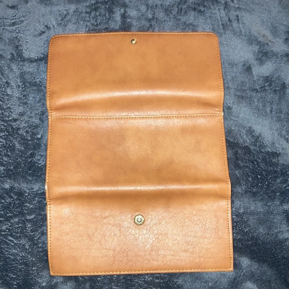 Universal Thread Wallet - Picture 2 of 3